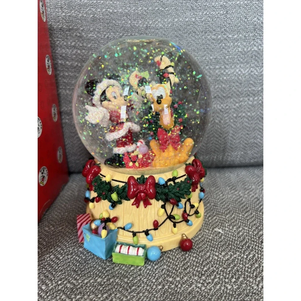 Disney Enesco Mickey Pluto Musical Snowglobe 